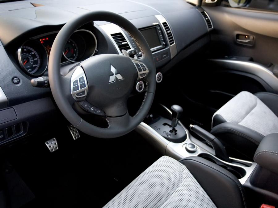  Mitsubishi Outlander Evolander Concept 2006 года  (фото 11 из 27)